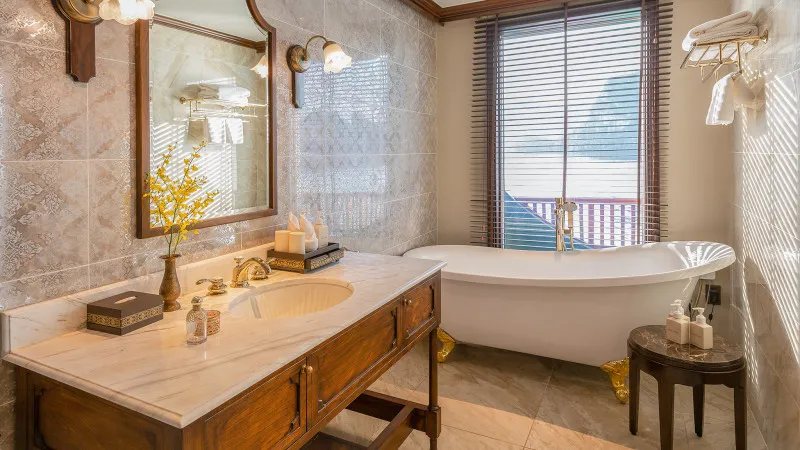 Deluxe bathroom