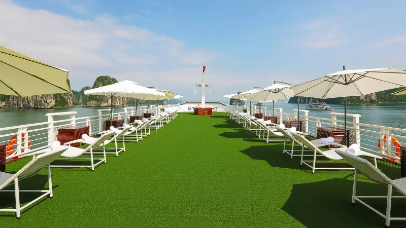 Spacious sundeck with sunbeds