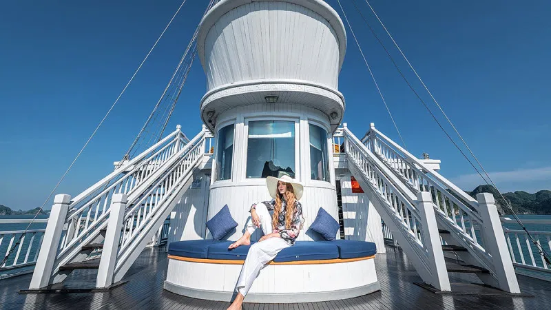 Take Photos On Paradise Junk Boat