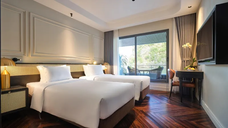 Comfy beds with Exquisite Decorations