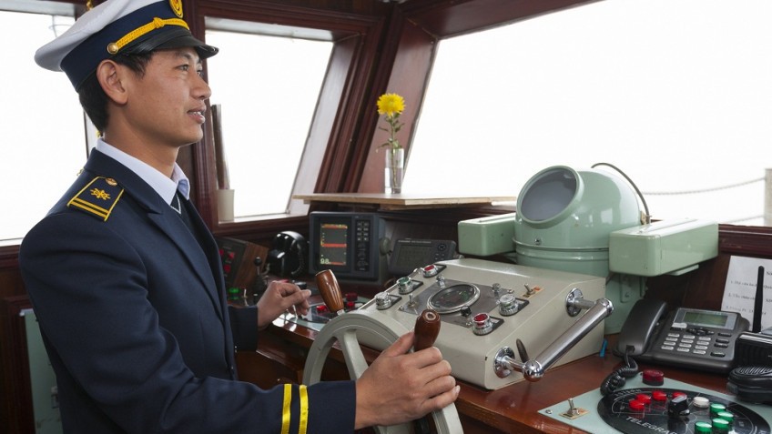 Heritage Line Violet Cruise: Our professional cruise captain