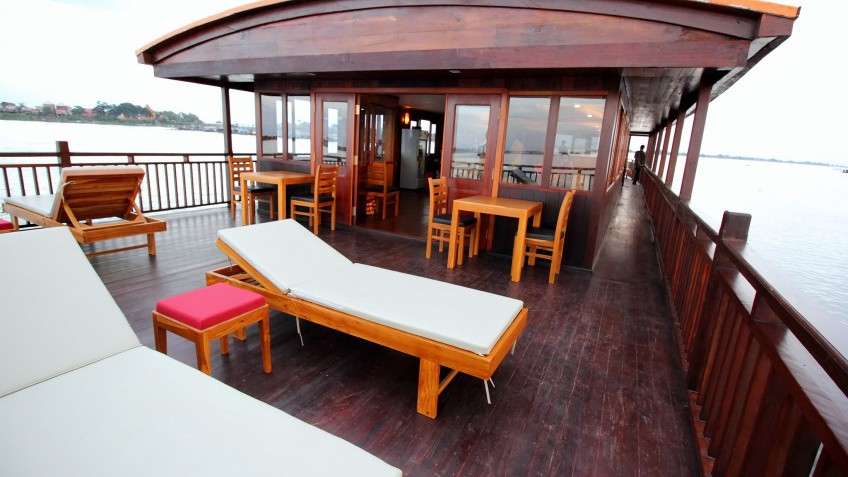 Fantastic Sundeck for chilling out