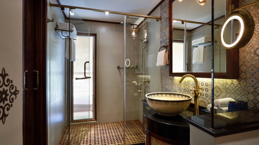 Luxury Suite Bathroom