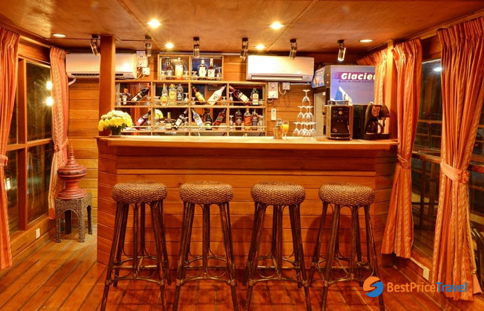 Princess Royal Cruise Bar