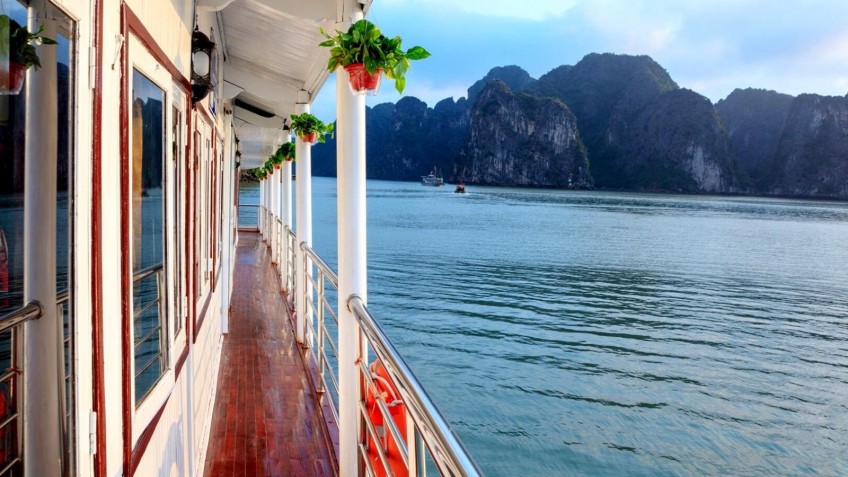 Cozy Bay Cruise: Unobstructed Bay View From Balcony