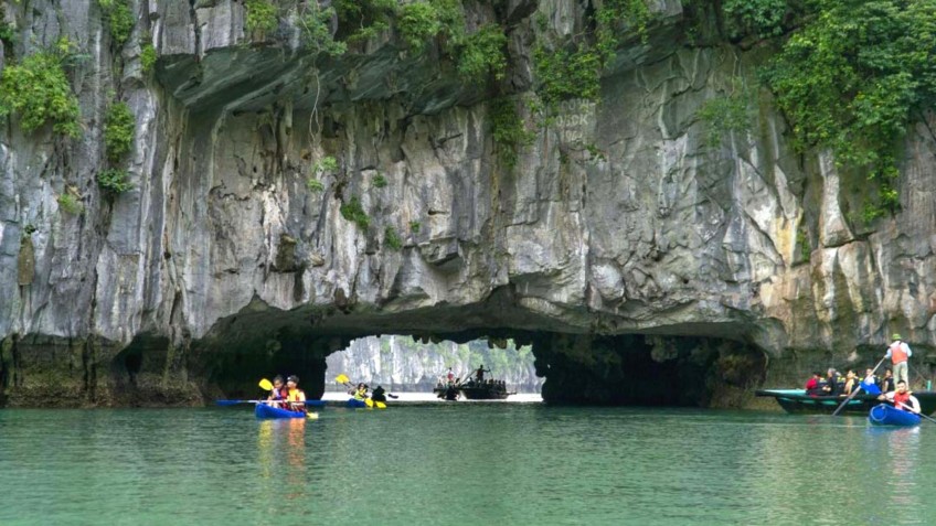 Melody Private Cruise: Explore Luon Cave by kayaking