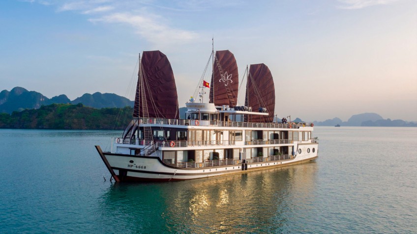 Orchid Trendy Cruise: Orchid Trendy Cruise Halong Bay