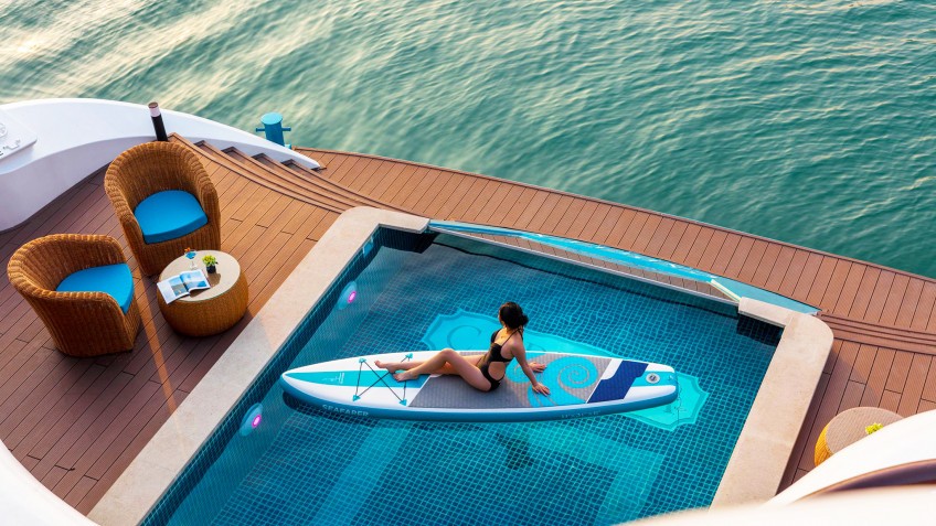 Fancy pool with stunning view