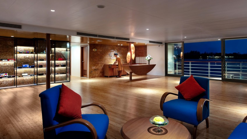 Luxurious Space Of Victoria Mekong Reception