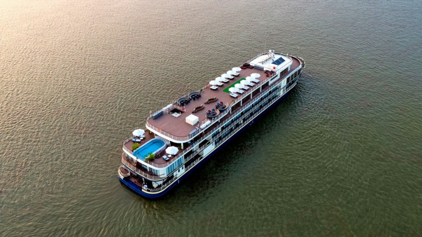 Large Sundeck With Luxury Facilities