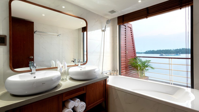 Deluxe Bathroom In 5 Star Standard