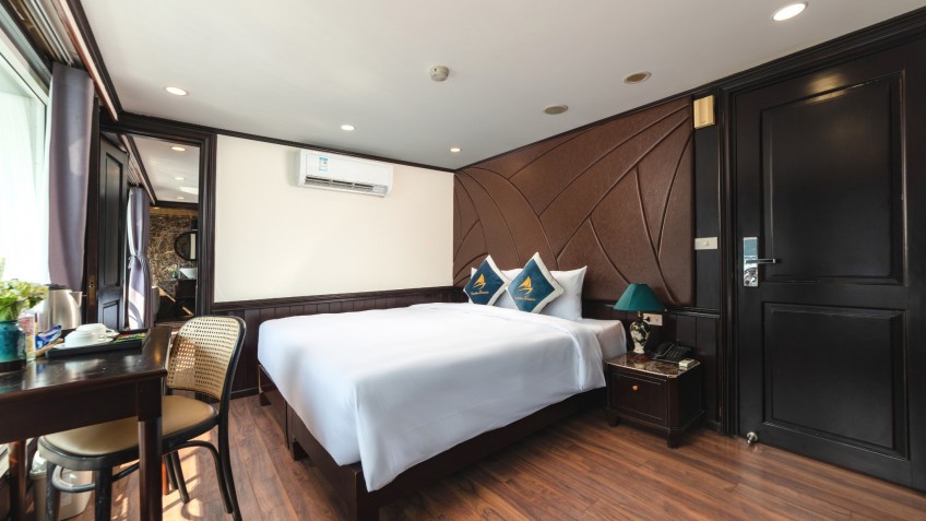 Amanda Cruise: Senior Suite