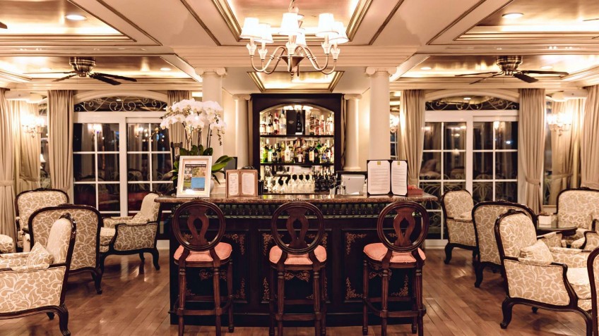 Chill Out at Cozy Bar