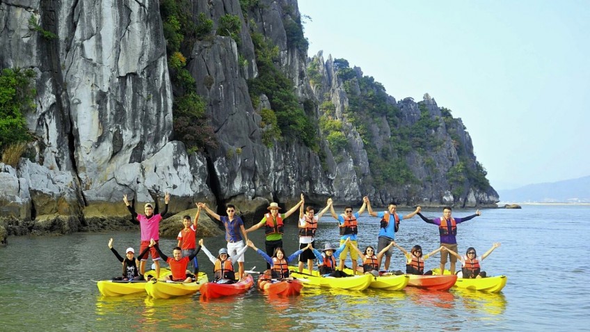 Cozy Bay Cruise: Have Fun Kayaking At The Bay