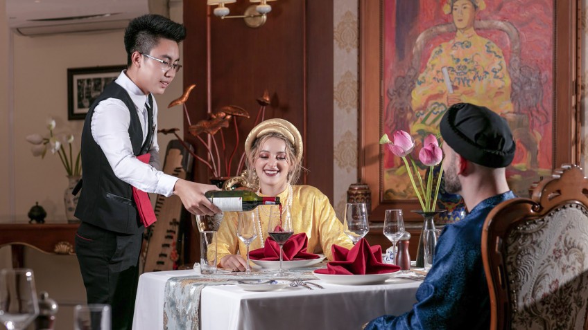 Emperor Cruises: Wear Ao Dai and enjoy dinner