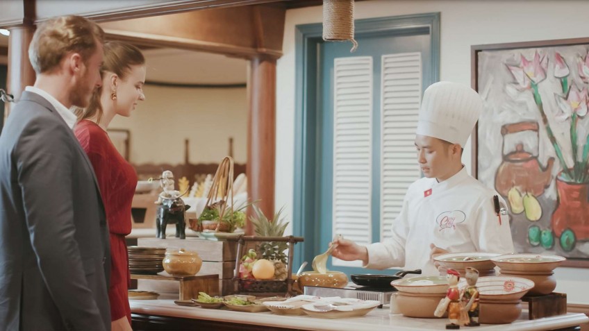 Heritage Binh Chuan Cruise: Have breakfast with the world-class service