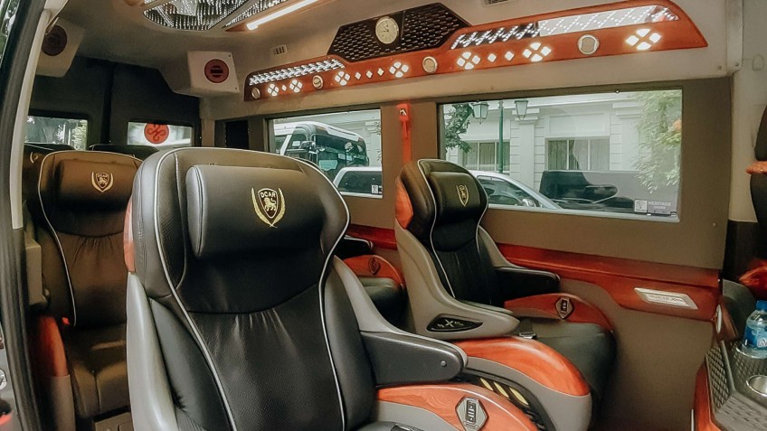 Heritage Binh Chuan Cruise: Limousine Shuttle Bus