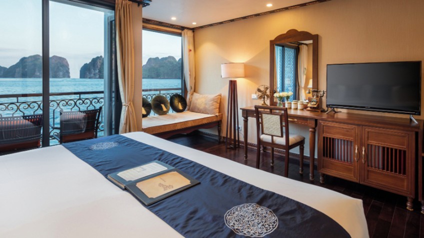 Indochine Cruise: Junior Family connecting