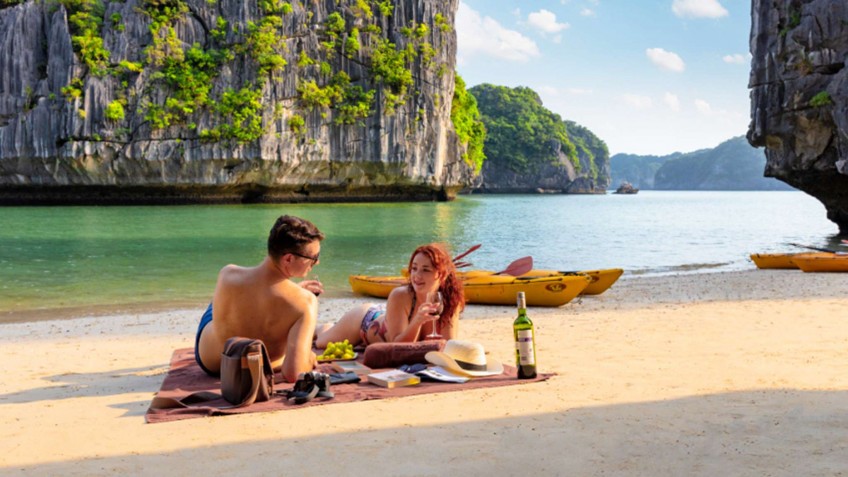 Indochine Cruise: Relaxing on the beach