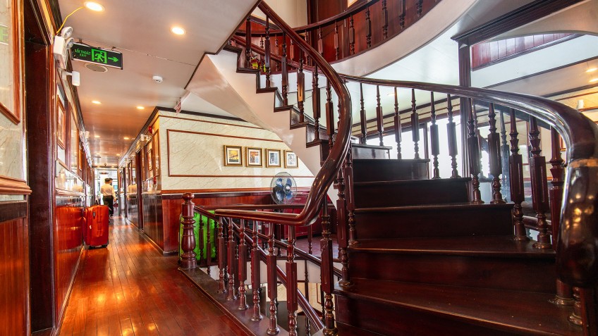 Spotless & Shiny Corridor