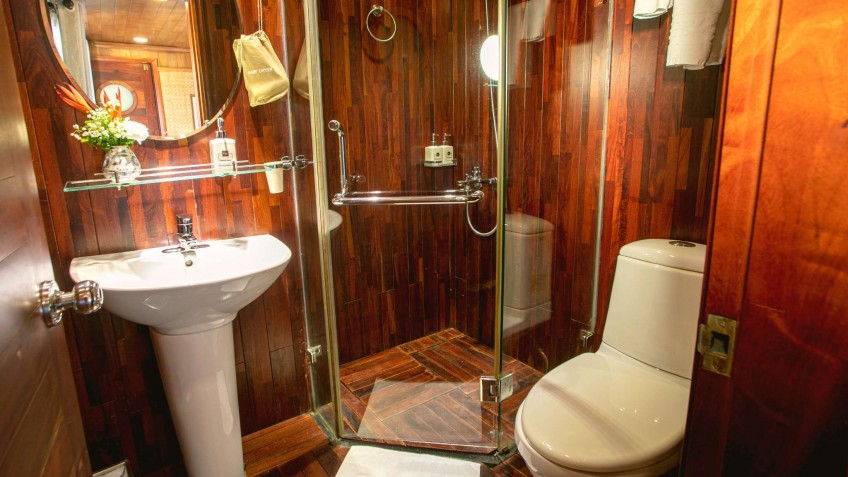 Legend Halong Private Cruise: Bright And Clear Bathroom