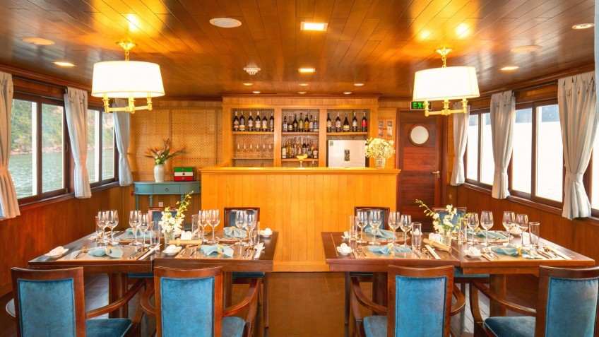 Legend Halong Private Cruise: Cozy Restaurant Onboard