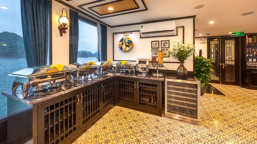 Sena Cruises: Buffet counter