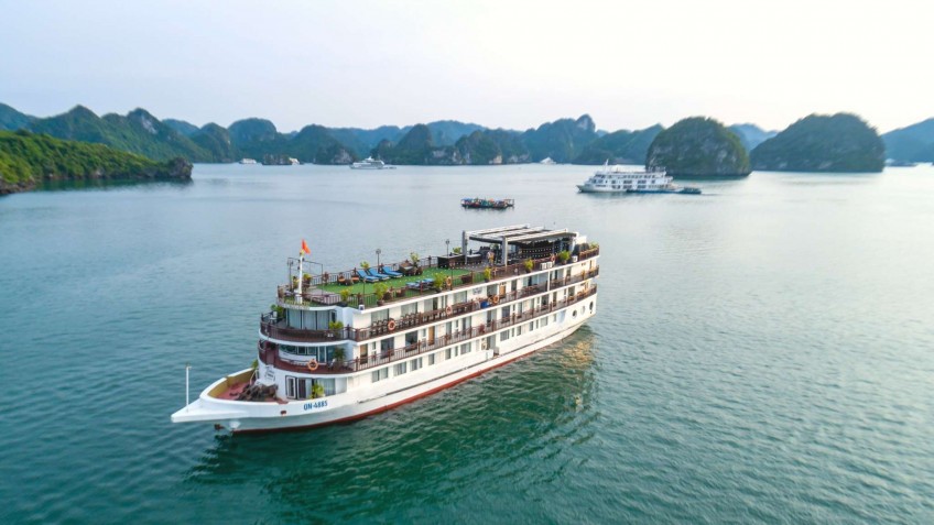 Amanda Cruise: Amanda Cruise Halong Bay