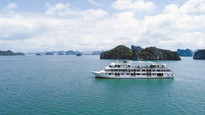 Athena Luxury in Pretty Halong Bay
