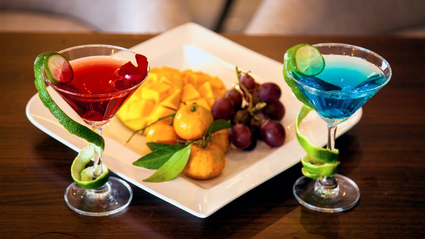 Enjoy fruits and cocktails before embark