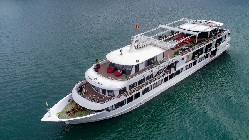 The luxury cruise from above