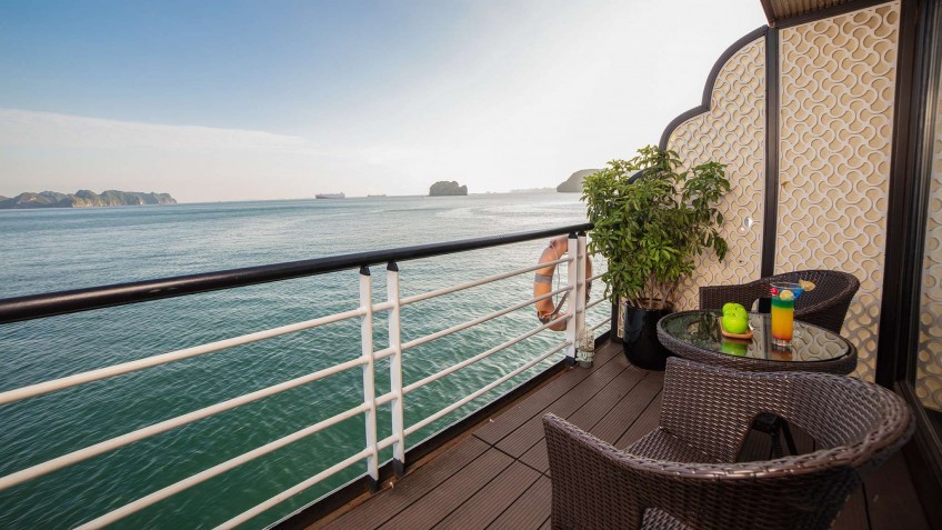 La Casta Cruise: Private Balcony Perfect for Sightseeing Lan Ha Bay