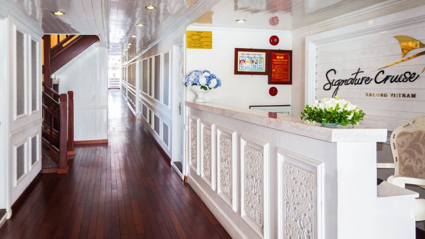 Signature Cruise: Bright Reception Area