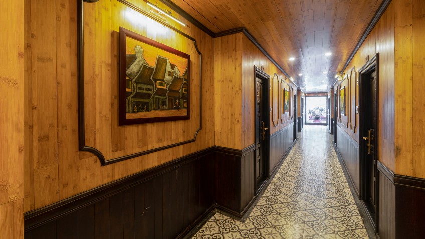 Victory Star Cruise: Beautiful Picture on Corridor's Wall