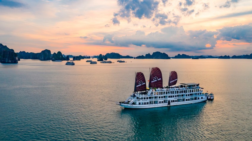 Victory Star Cruise: Perfect junk boat cruise