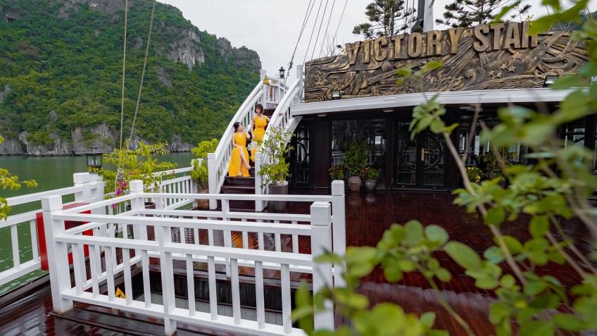 Victory Star Cruise: Traditional Vietnamese Design in lower deck