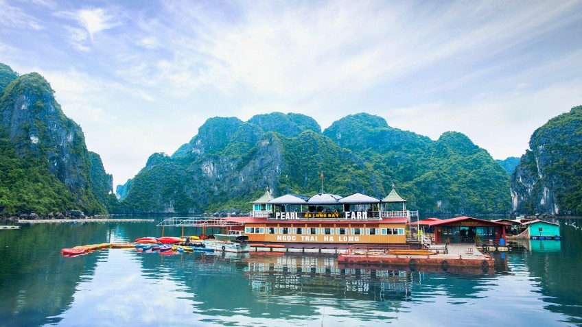 Cozy Bay Cruise: Beautiful Halong Pearl Farm