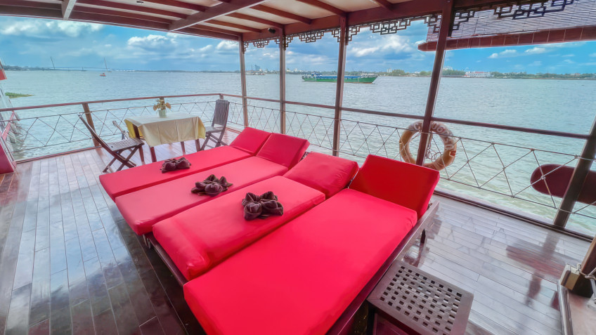 Panoramic view on the top deck