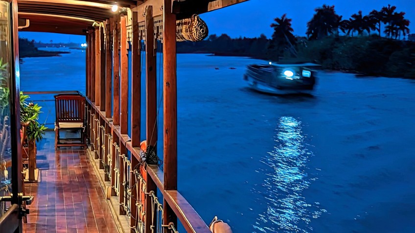 Enjoy the cool air in the balcony