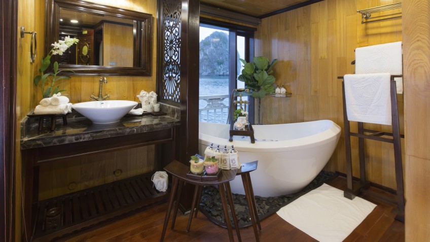 Royal bathroom with the bathtub
