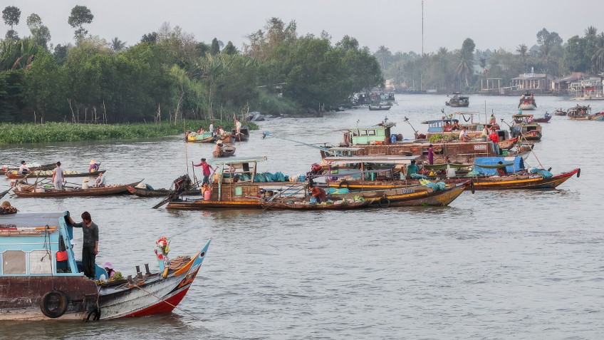 Bustling Cho Lach Canal
