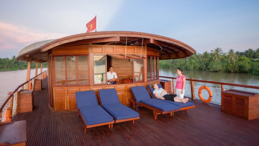 Airy & spacious area on the Sundeck