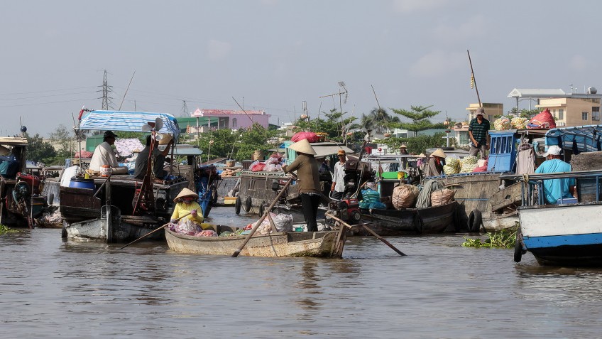 Active scene in the floating market