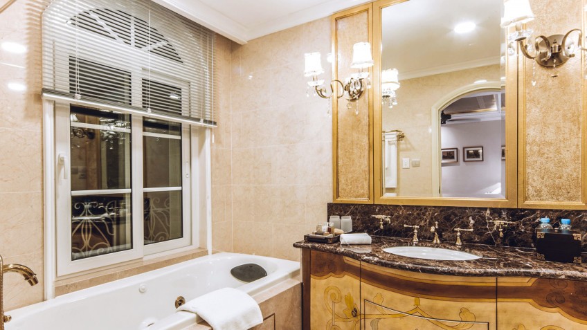 Lavish bathroom with bathtub