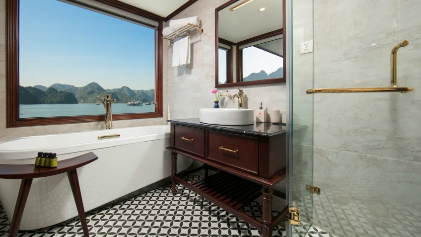 Heritage Binh Chuan Cruise: Clean and modern Bathroom