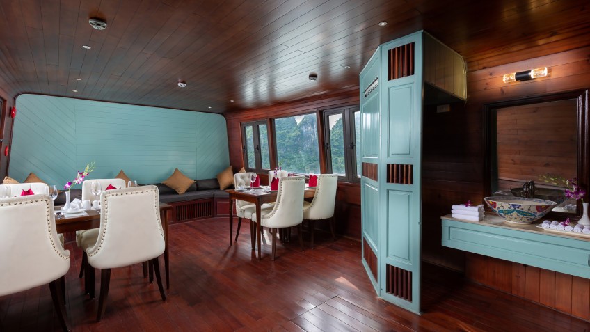 Amazing Sails Explorer Cruise Private: Amazing Sails Explorer Restaurant