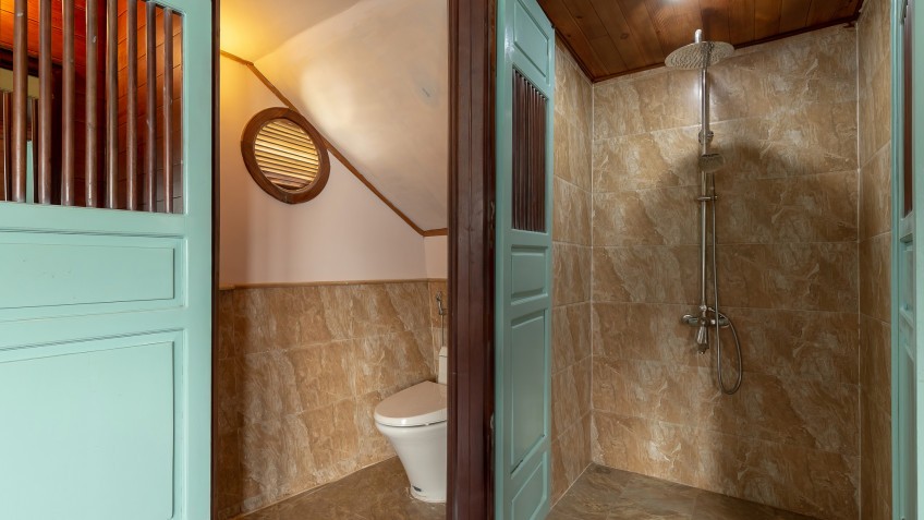 Amazing Sails Explorer Cruise Private: The shower area