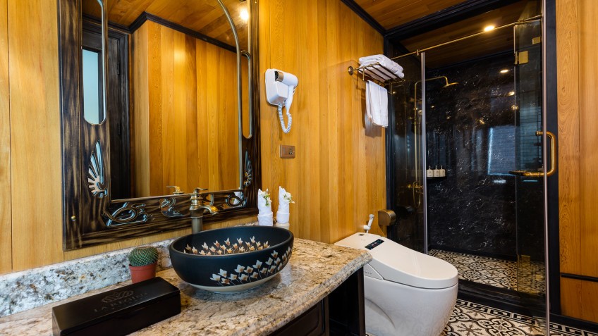 The full amenities in the bathroom