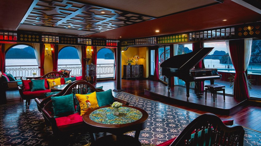 Piano lounge in artistic decoration