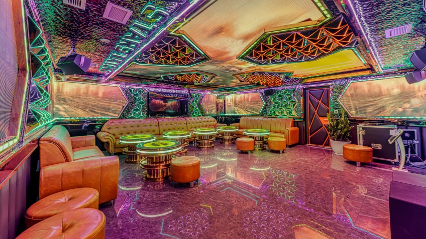 Oplulent Karaoke Room